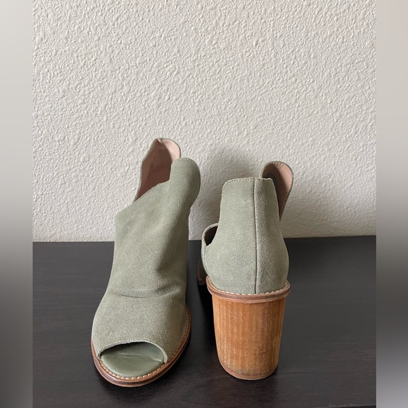 Chinese Laundry Booties - Picture 5 of 6